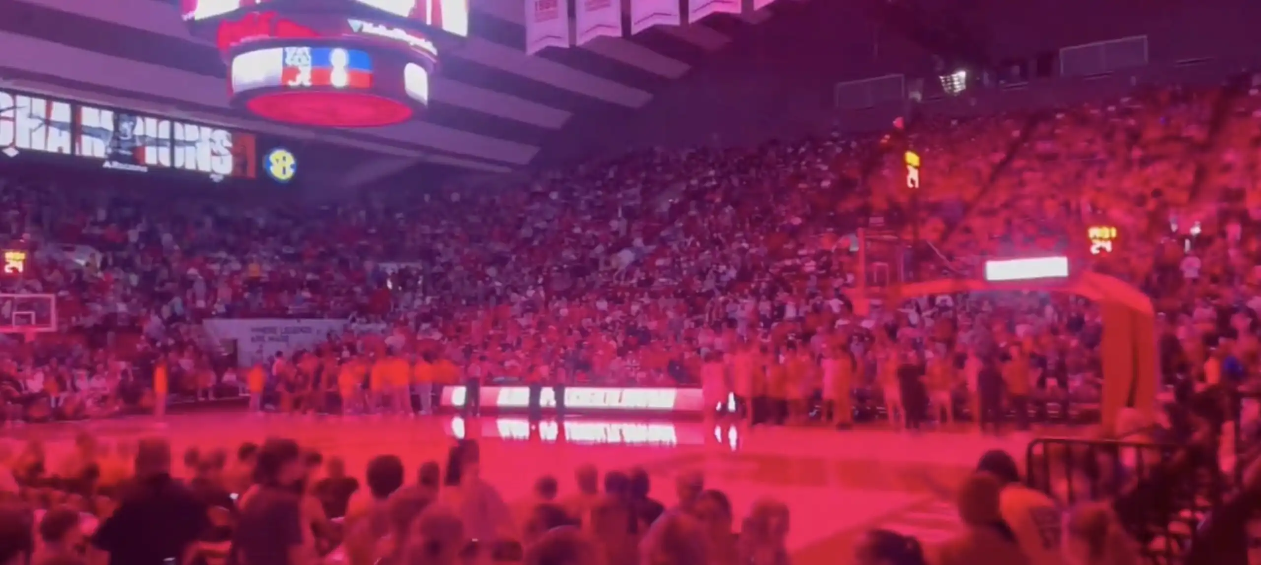 Alabama Auburn basketball game delayed by light malfunction, Tide fans chant F*ck You Auburn