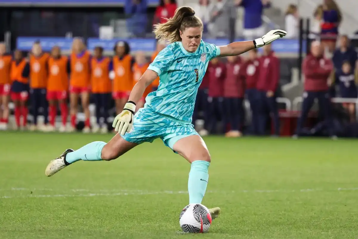 Alyssa Naeher emerges as hero for USWNT, winning penalty shootout from World Cup to SheBelieves Cup