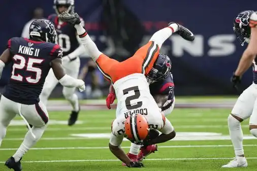 Amari Cooper shines as Browns reach double digits in wins by defeating Texans