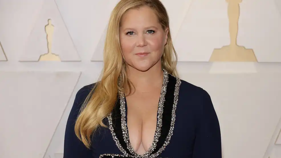 Amy Schumer opens up about her endometriosis, explaining her puffier than normal appearance