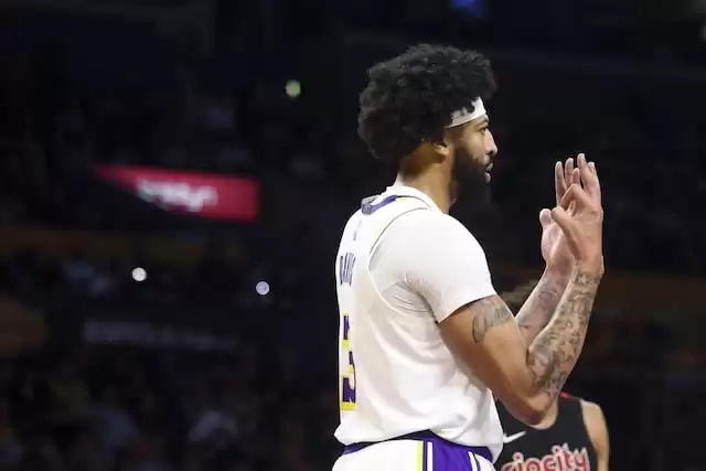 Anthony Davis credits Lakers for stepping up with LeBron James out against Trail Blazers