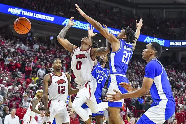 Arkansas basketball team takes different path to familiar result