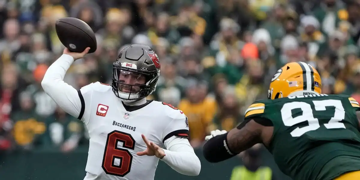 Baker Mayfield throws 381 yards, 4 TDs, Bucs beat Packers 34-20 to keep pace in NFC South