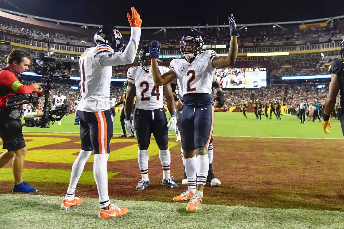 Bears Offense Dominates First Half Outing Against Commanders