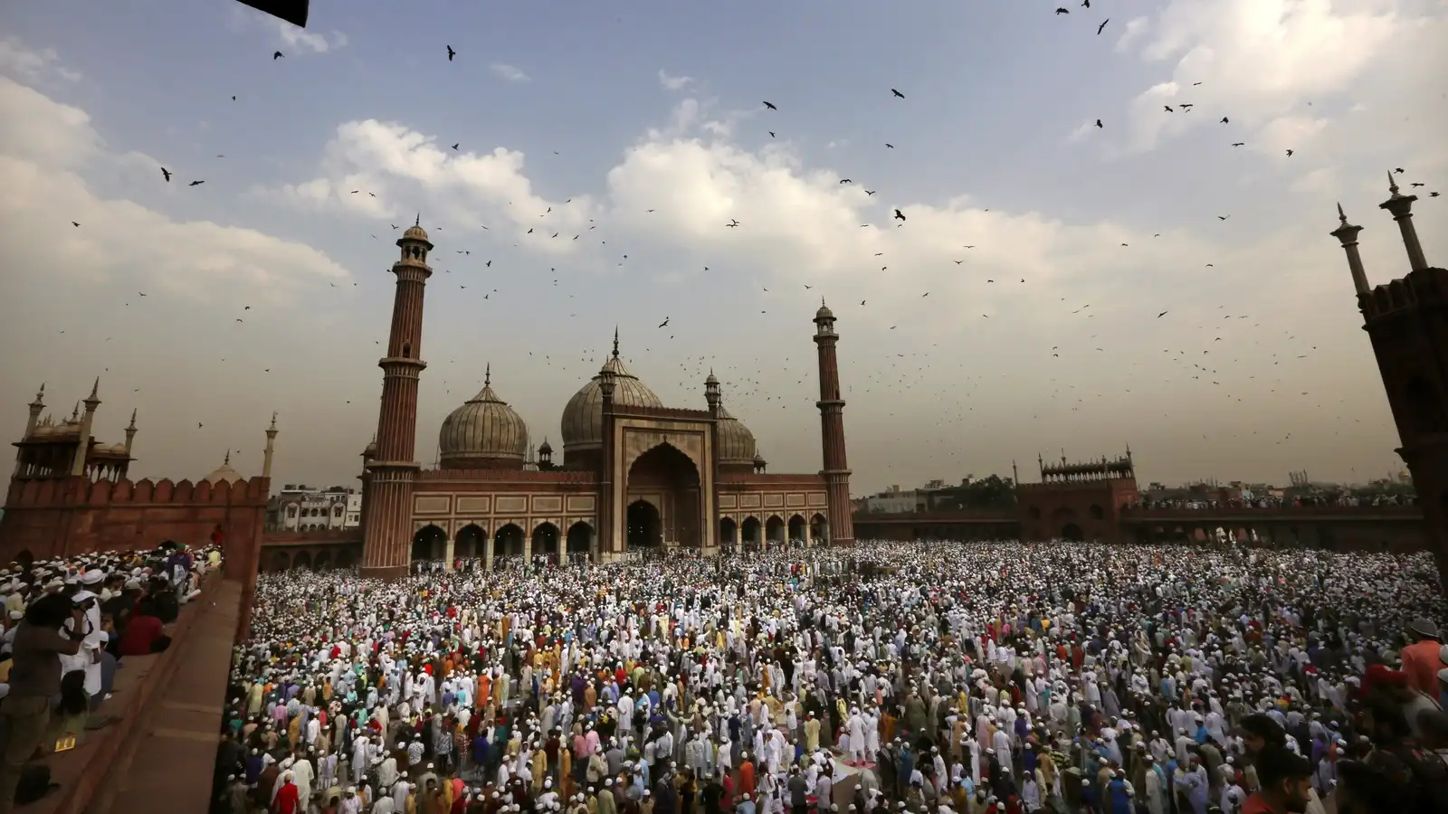 Eid al-Fitr: Muslim celebrations of the Islamic holiday