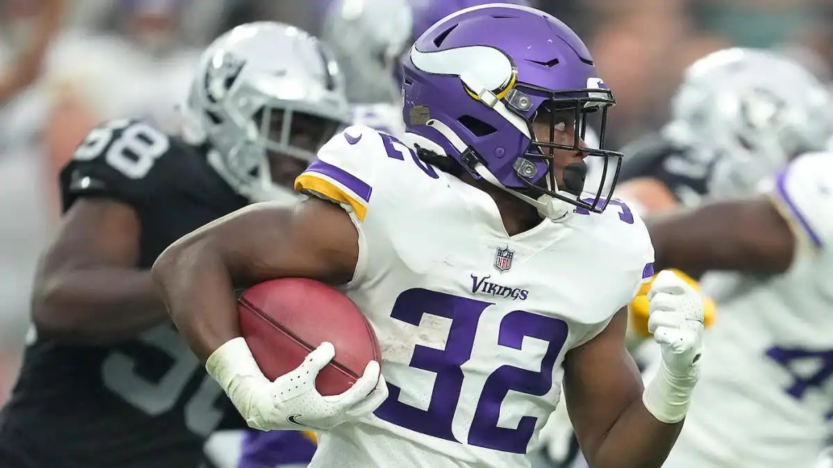 Fantasy Football Week 15 Running Back Rankings: Ty Chandler surpasses Zamir White for injury replacements