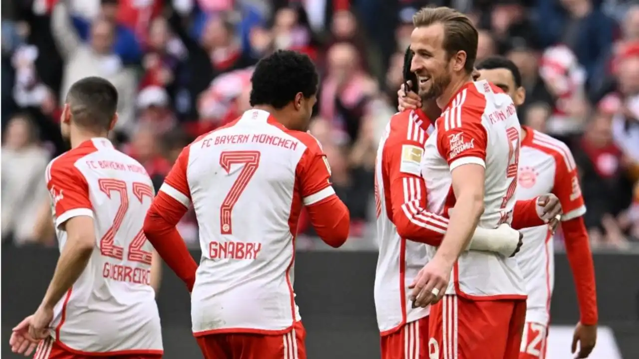Harry Kane scores record-breaking fourth Bundesliga hat-trick Bayern Munich pummel Mainz 8-1