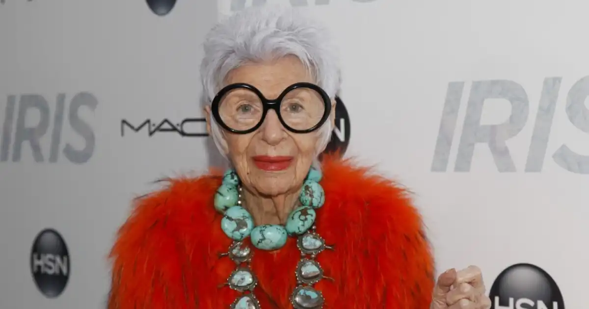 Iris Apfel, fashion icon, eye-catching style, dies at 102