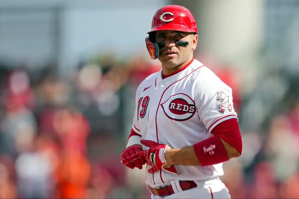 Joey Votto retires, signs non-roster deal with Blue Jays