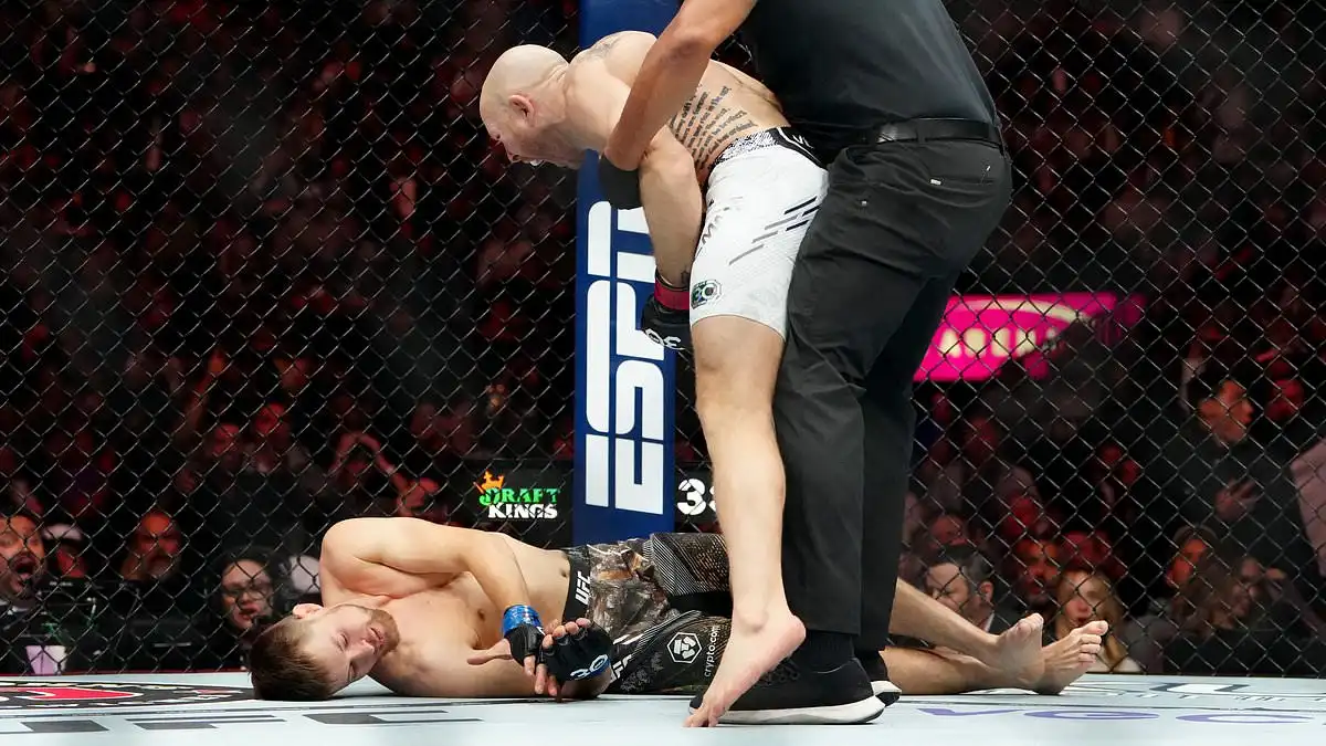 Josh Emmett knocks Bryce Mitchell OUT COLD with devastating right hand