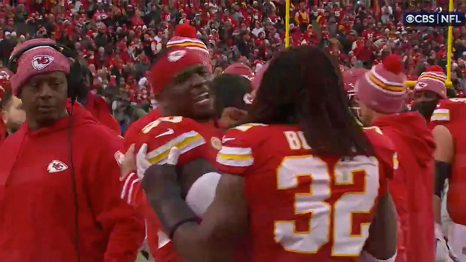 Kansas City Chiefs linebacker nearly comes to blows with teammate on sideline