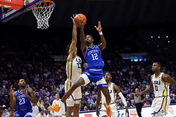 Kentucky basketball suffers buzzer-beating loss at LSU after blowing big second-half lead