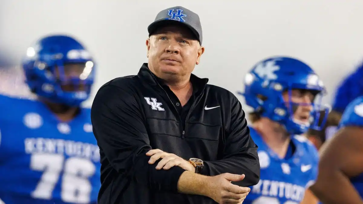 Kentucky coach Mark Stoops stays with Wildcats after emerging as Texas A&M's top target