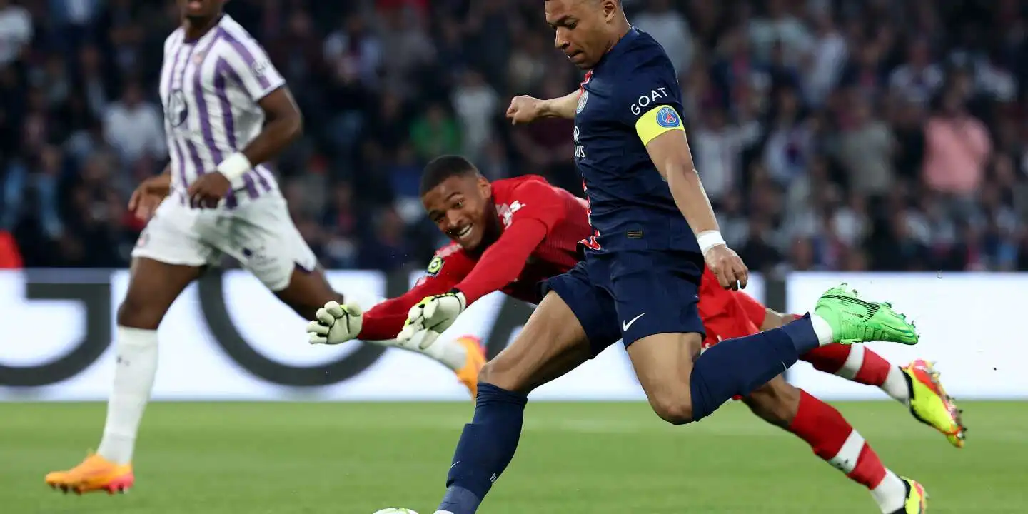 Mbappé farewells PSG fans with defeat in final home game