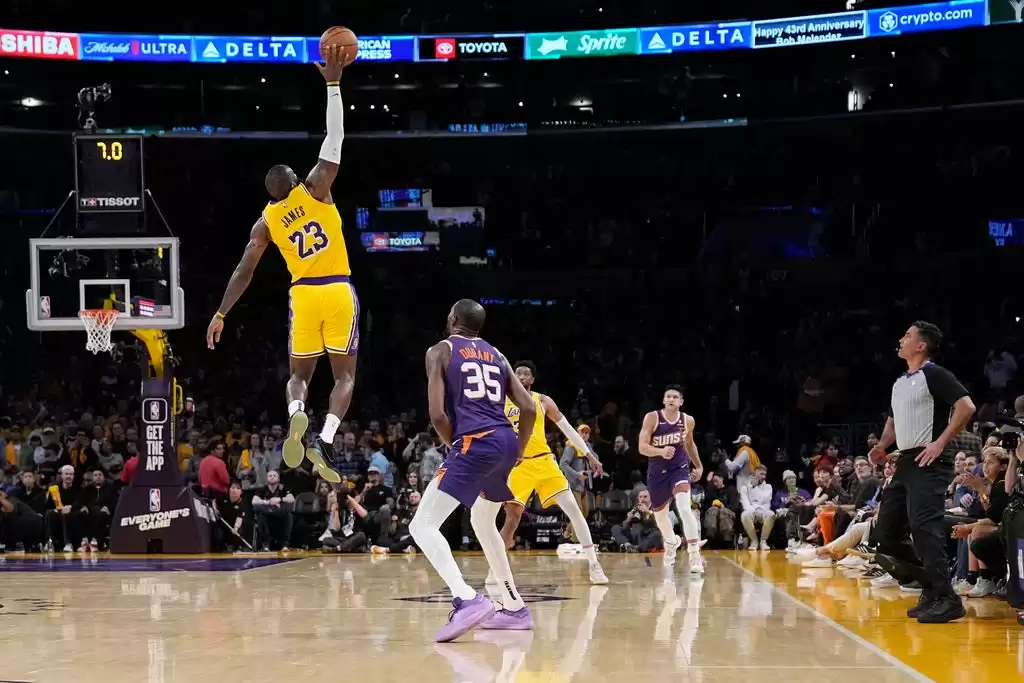 NBA: LeBron James leads Lakers to victory over Kevin Durant's Suns