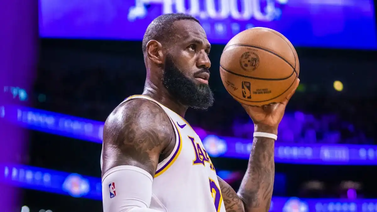 NBA LeBron James surpasses 40,000-point mark LA Lakers lose Denver Nuggets