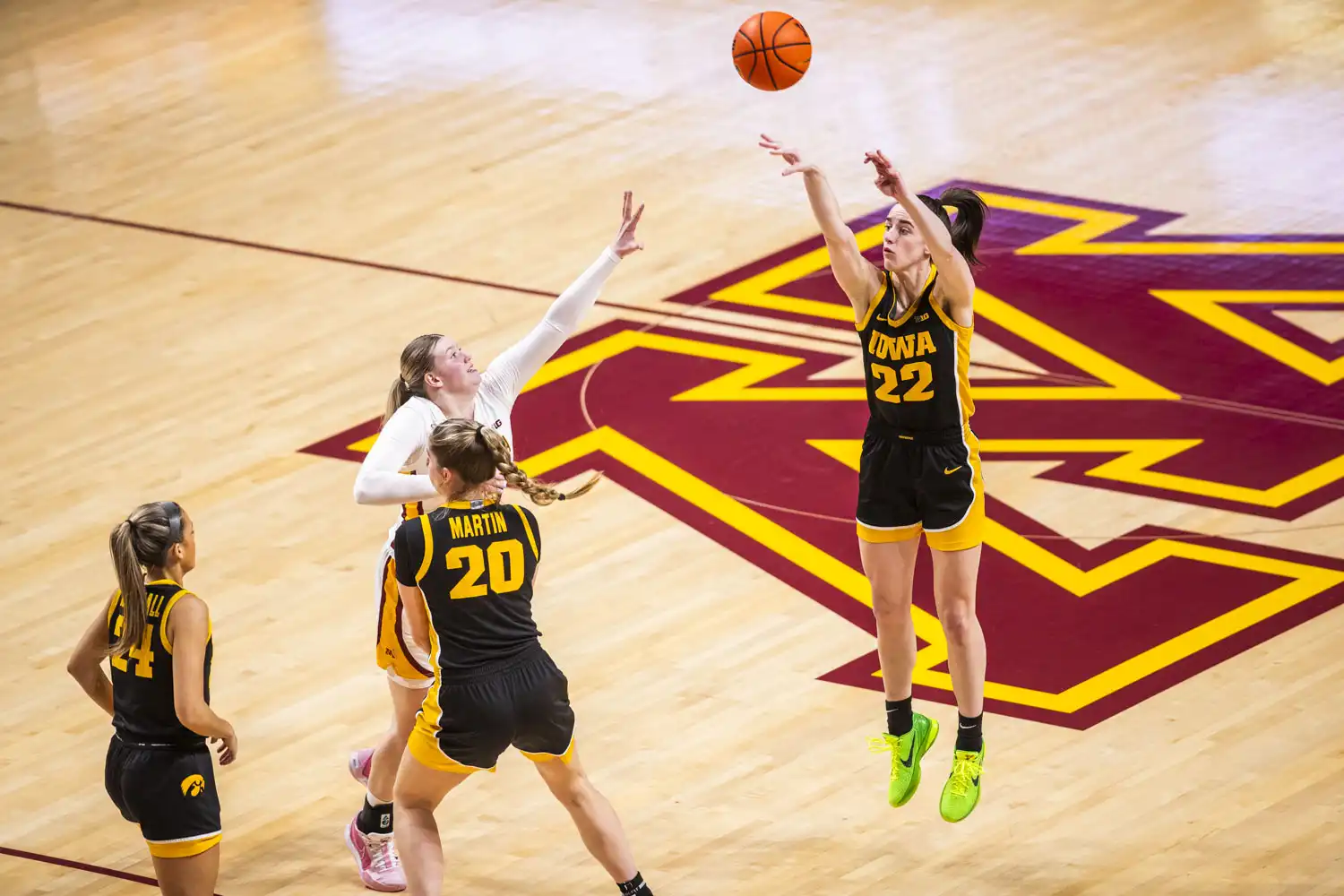 No. 6 Iowa women's basketball dominates Minnesota with deep shooting in blowout victory