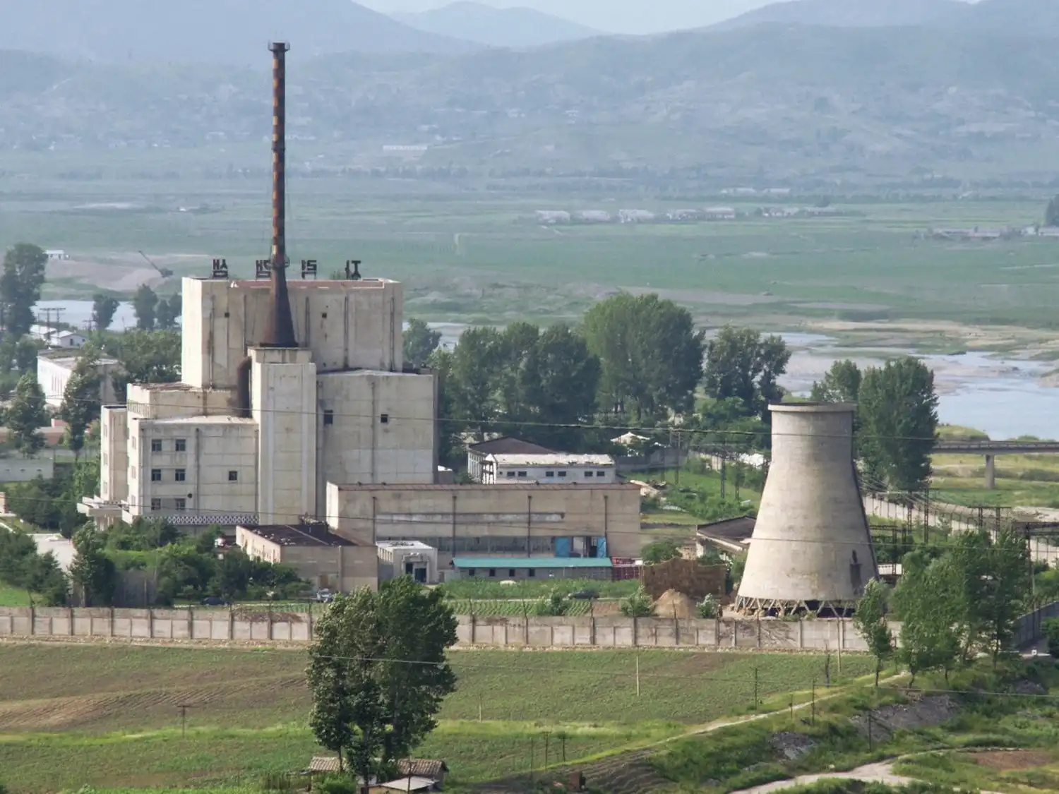 North Korean political prisoners working at nuke sites: defector