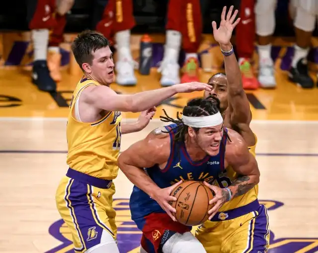 Nuggets rally from double-digit deficit to take 3-0 series lead on Lakers