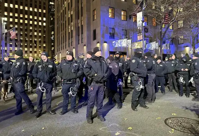 NYPD prepares for protests at Rockefeller Center tree lighting ceremony: LIVE UPDATES