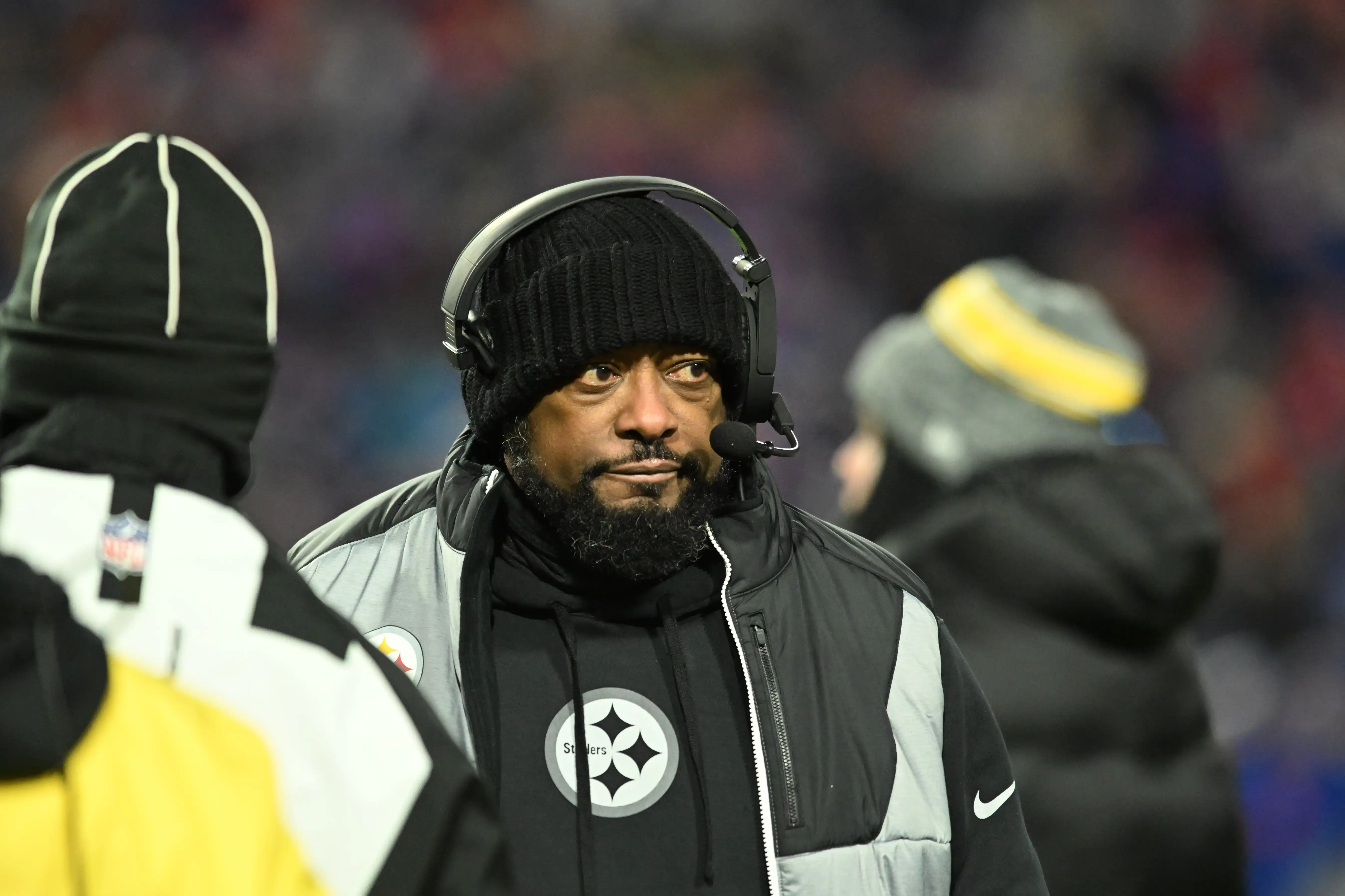 Pittsburgh Steelers coach Mike Tomlin abruptly walks out of postgame press conference in silence