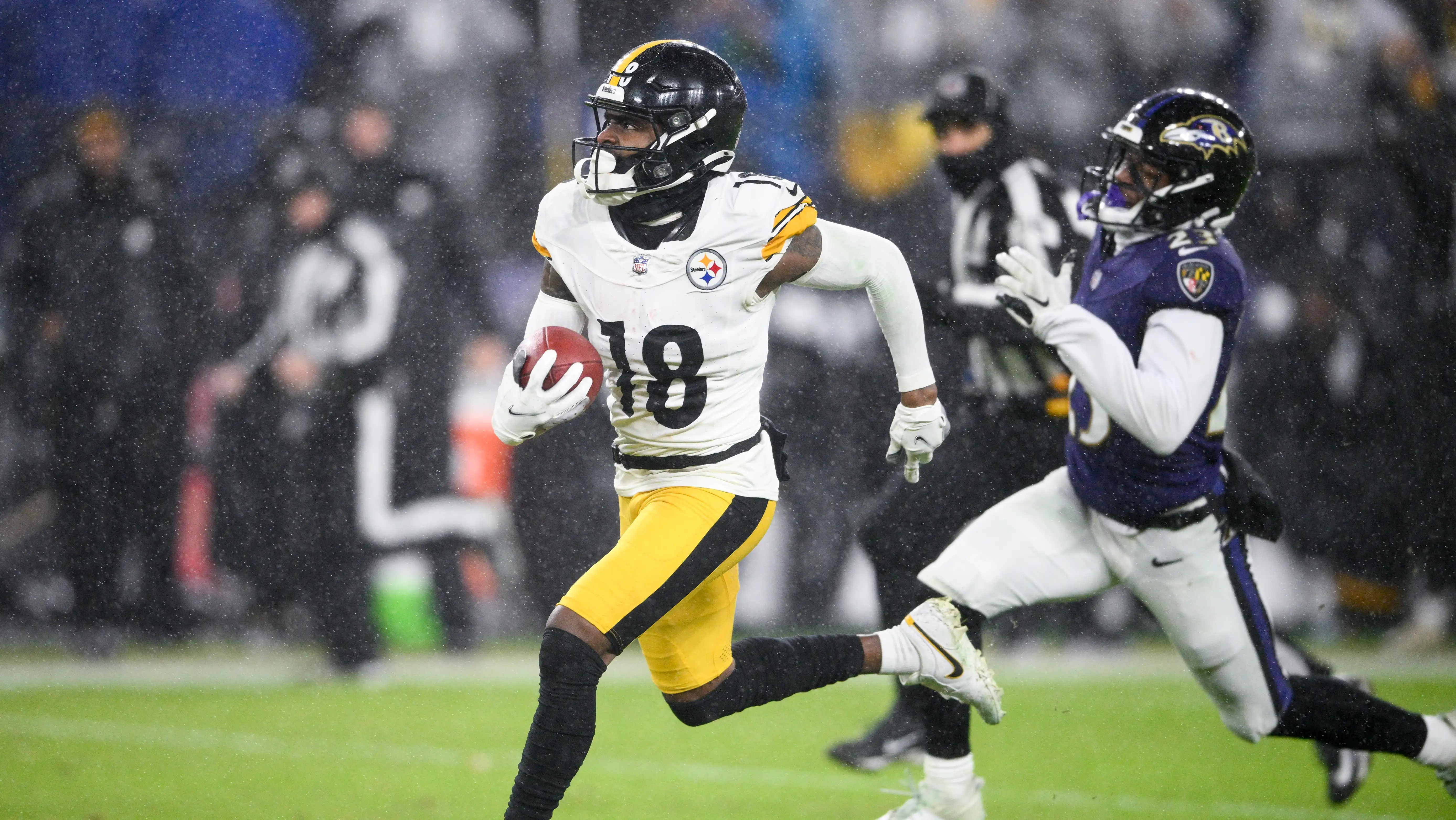 Pittsburgh Steelers defeat Baltimore Ravens and aim for playoffs with Buffalo Bills or Jaguars loss