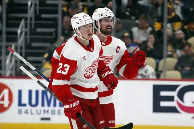 Red Wings moving up visit Maple Leafs