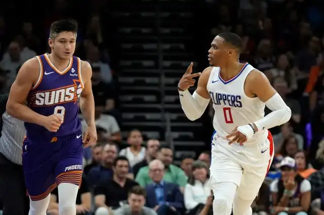 Short-handed Clippers surprise Suns to secure top-5 finish