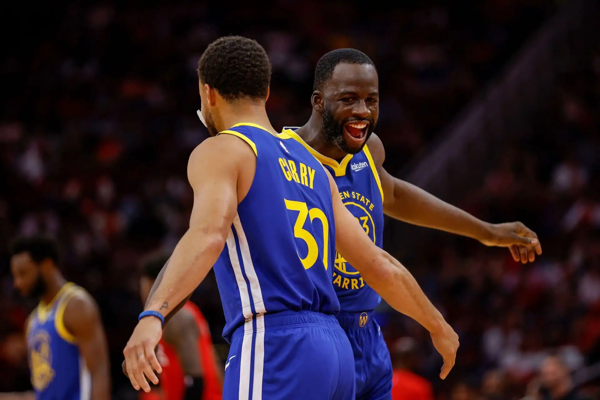 Stephen Curry warns Draymond Green not to get distracted from playing basketball: Be fiery, competitive