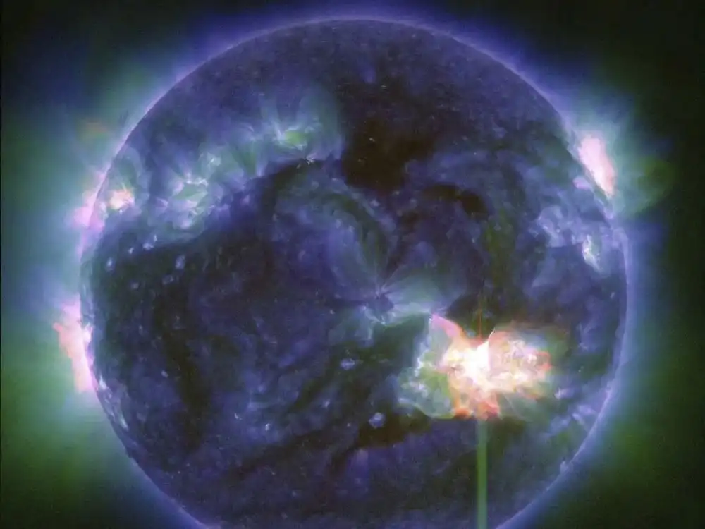Strong solar storm disrupt communications produce northern lights US