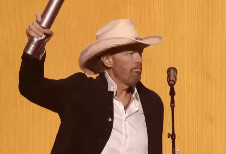 Toby Keith Accepts Icon Award at People's Choice Country Awards with Joke About Appearance: "Bet Y'all Never Thought You'd See Me in Skinny Jeans"
