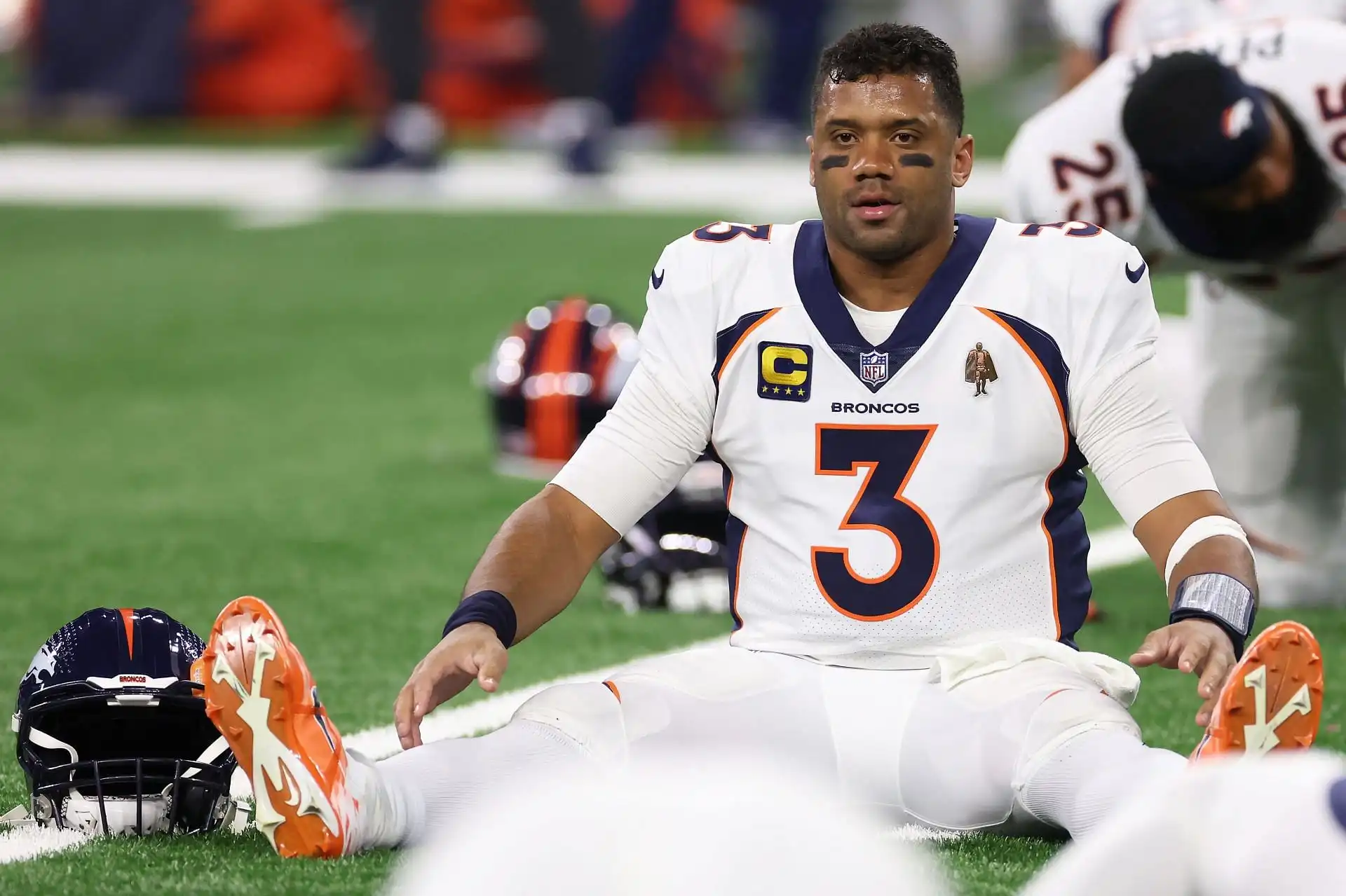 Top 5 NFL frauds: Broncos fans call for Russell Wilson cut after loss to Patriots on SNF