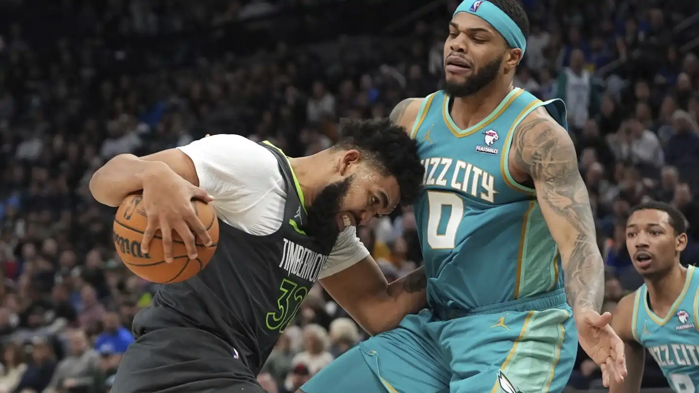 Towns scores 62 points, Hornets rally for 128-125 win over Timberwolves