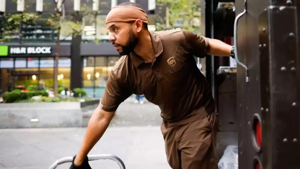 UPS driver pay deal US worth $170,000 year, firm says