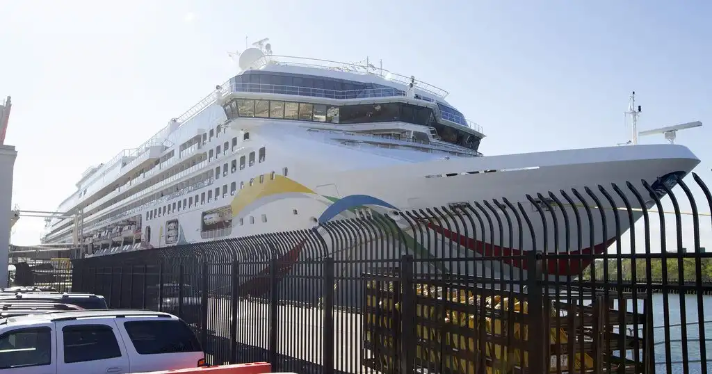 US cruise ship allowed to dock in Mauritius after cholera tests show no outbreak
