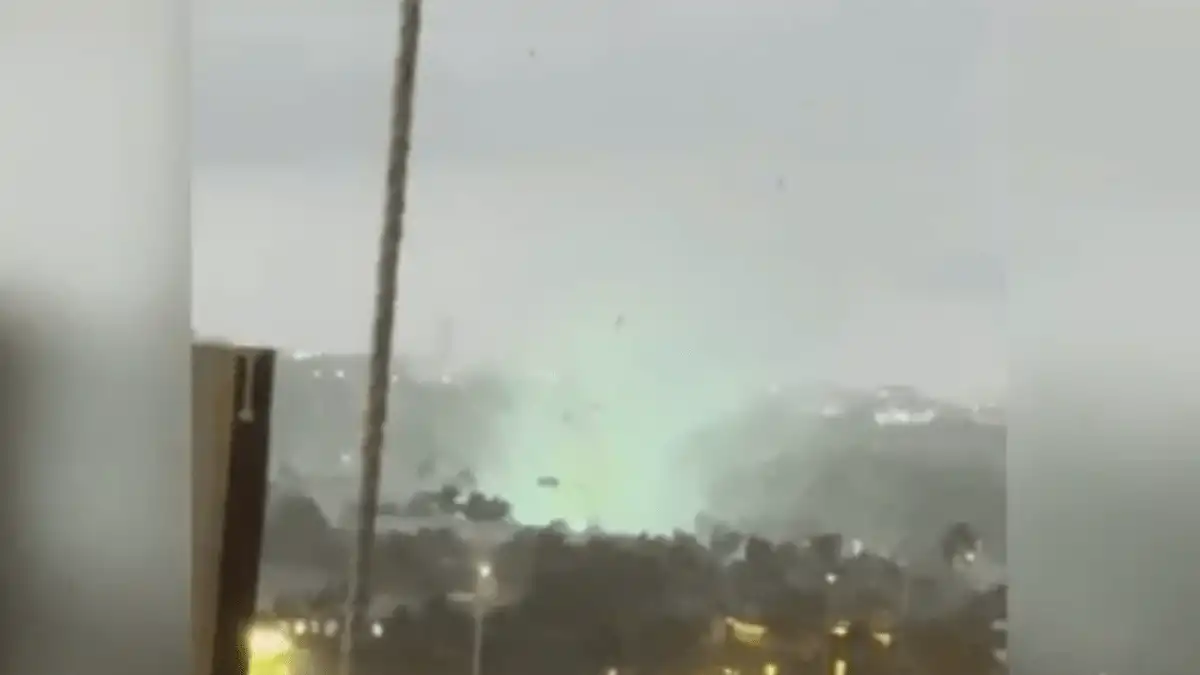 Videos apparent tornado Fort Lauderdale Florida