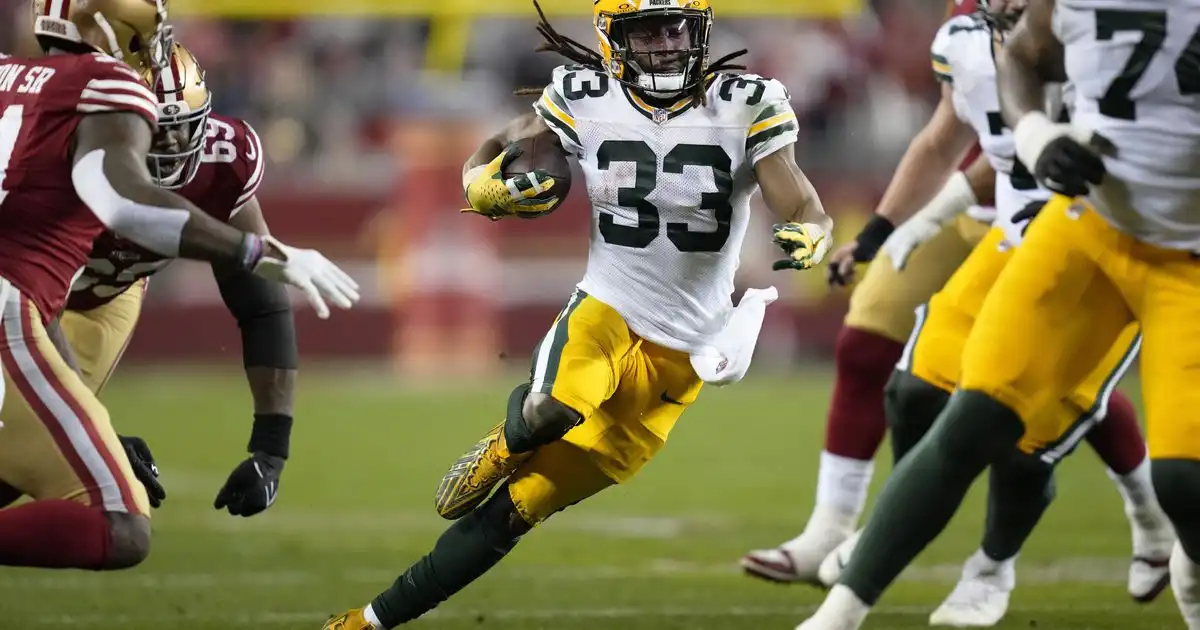 Vikings agree to deals with ex-rival RB Aaron Jones and QB Sam Darnold - initial sub for Cousins