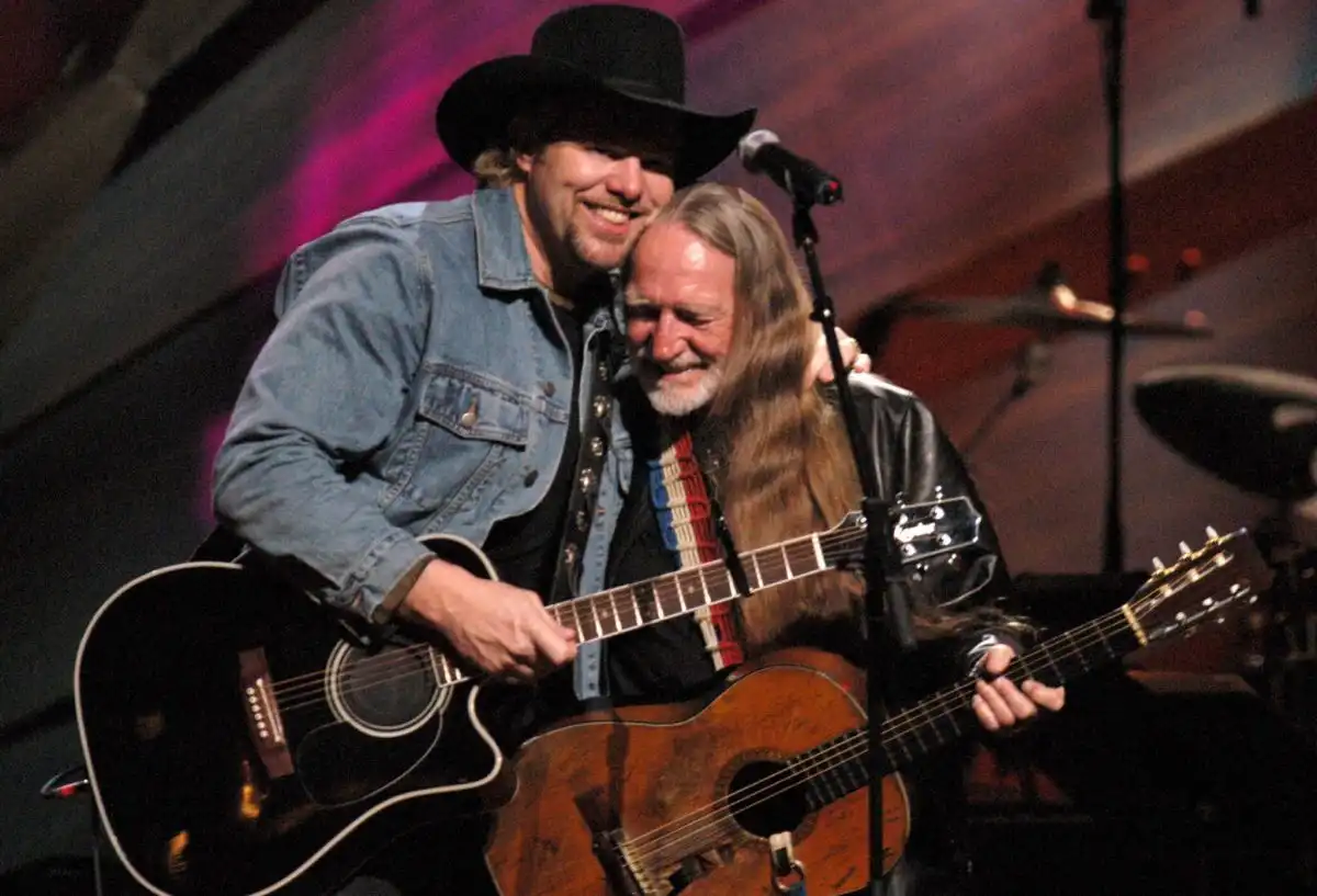 Willie Nelson Praises Toby Keith's "Don't Let The Old Man In" as One of the Best Lines